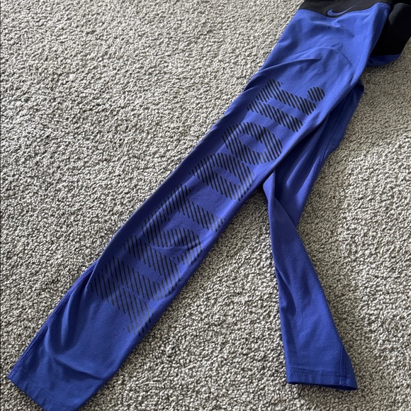 Nike Dri-Fit Legging - Picture 4 of 6